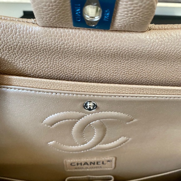 Chanel Classic Flap - Medium - Picture 9 of 10